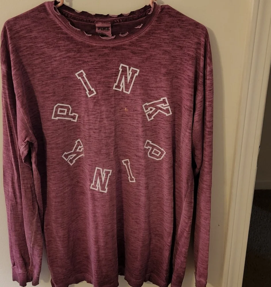 VS Pink - Picture 1 of 1